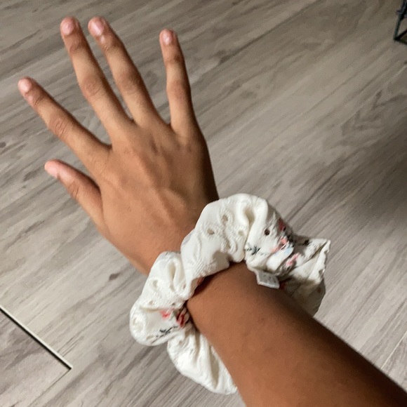 Scrunchie - Picture 2 of 2